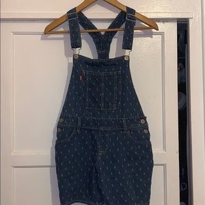 Levi’s patterned short overalls
